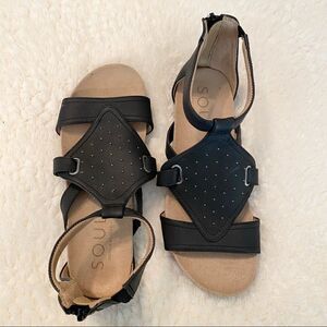 Soul Naturalizer Women's AVONLEE Flat Fashion Sandal Black 6m